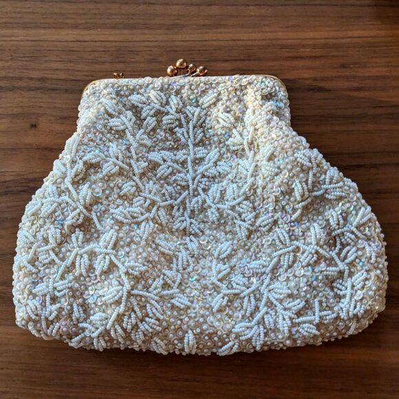 Vtg 50s White & Cream La Regale Crystal Beaded & Sequined Gold Frame Evening Bag - Picture 1 of 16